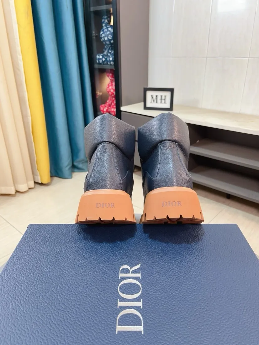 Men's shoes 💰600🌹🌹[Dior] Dior's new high-top imported cowhide ➕ cowhide lining, designed by European and American masters, perfect shape to create counter quality, solid color raw and wear-resistant outsole, original quality, unique and beautiful design, super versatile and very comfortable. High-end without losing taste, fashionable, cold-proof and warm! Absolute focus 39-44 size 38 45 customized